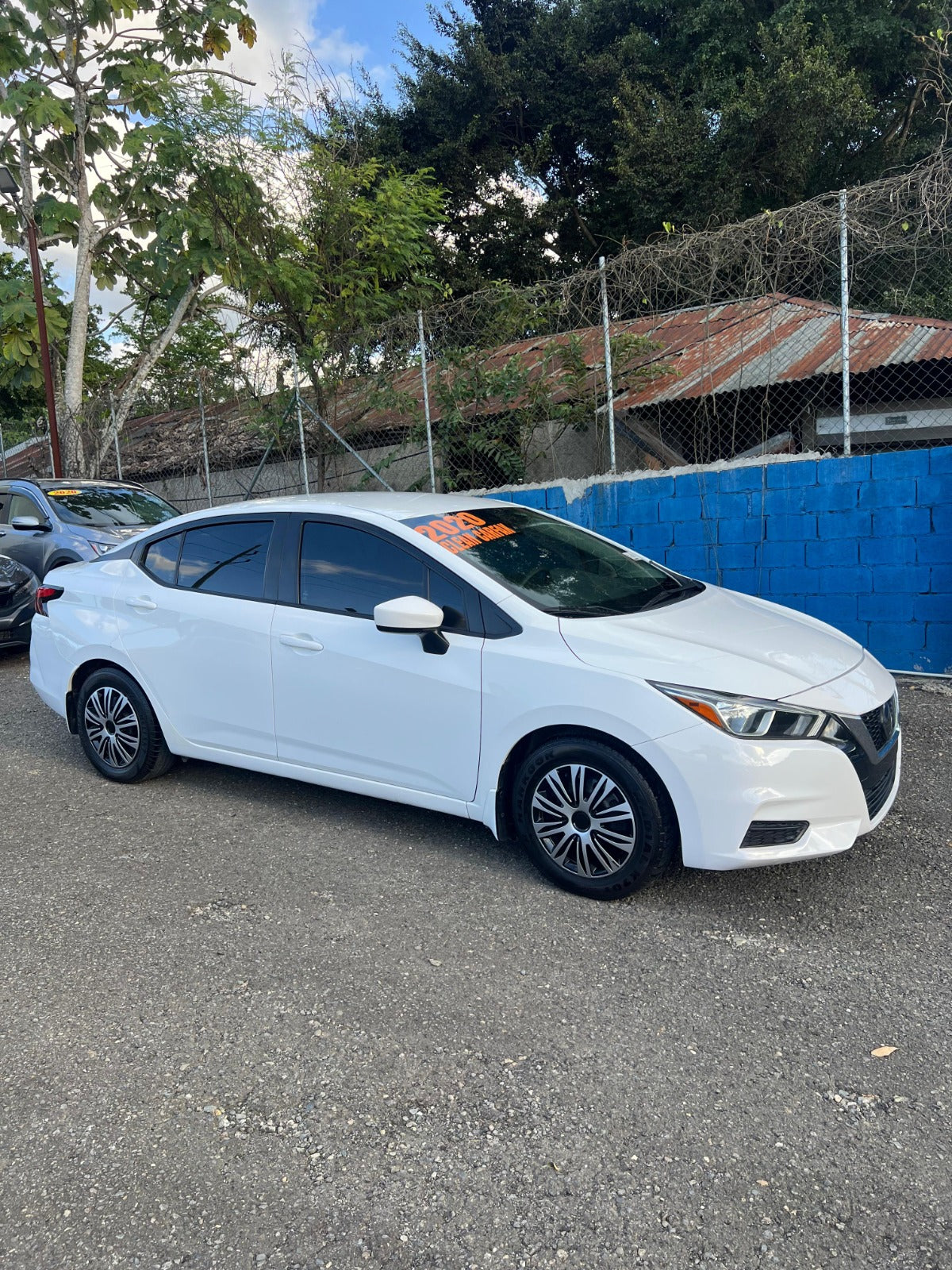 Nissan Versa S 2020 – ¡Confort, seguridad y economía en un solo sedán!
