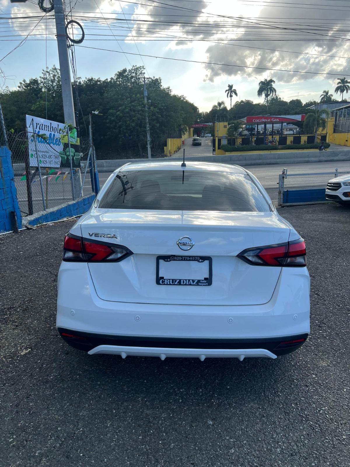 Nissan Versa S 2020 – ¡Confort, seguridad y economía en un solo sedán!