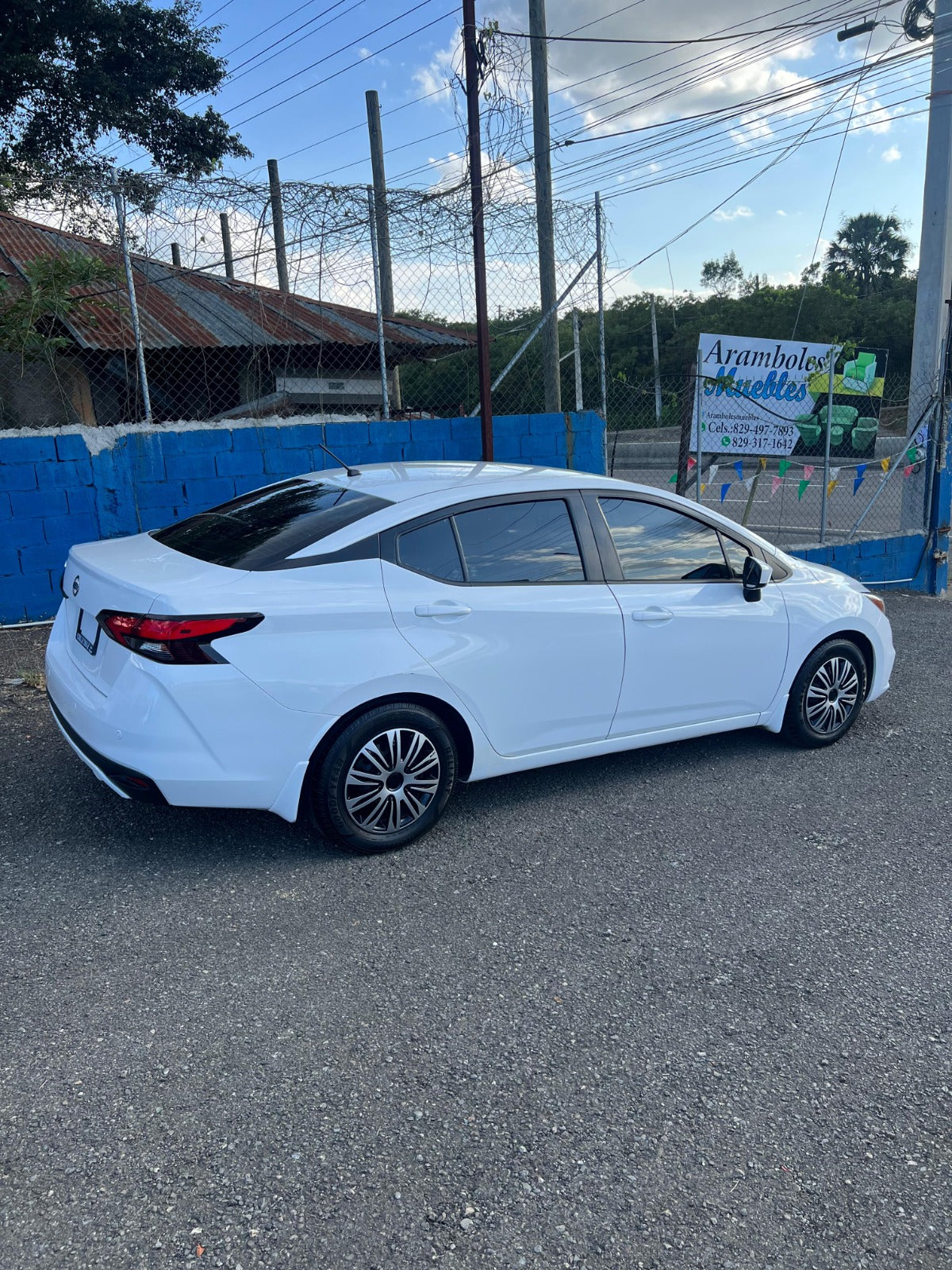 Nissan Versa S 2020 – ¡Confort, seguridad y economía en un solo sedán!