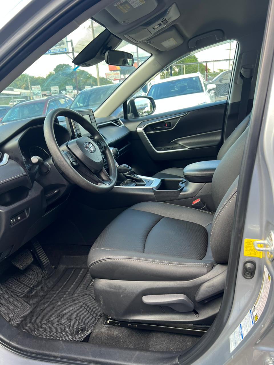 Toyota RAV4 LE 4x4 2022 – ¡Potencia, seguridad y estilo en cada kilómetro!