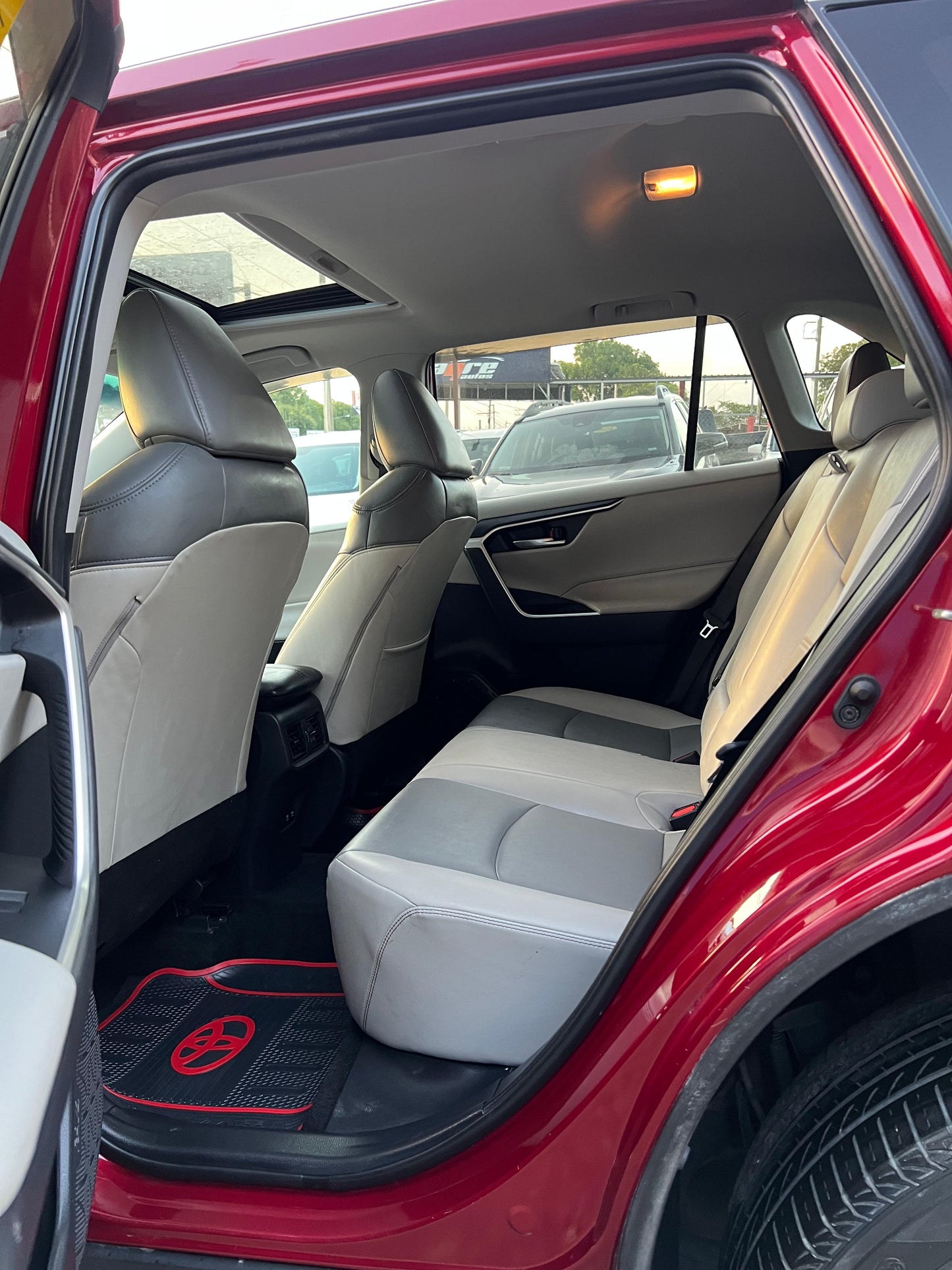 TOYOTA RAV4 XLE PREMIUM 2019